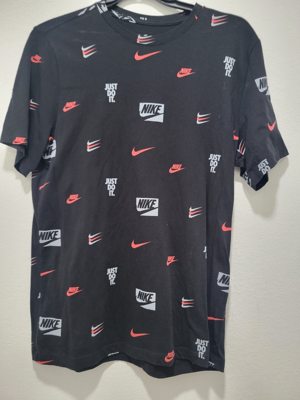 Nike Black Short-Sleeve Logo Print Tee with Red Accents